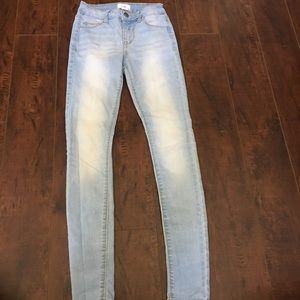 🧡 Light Wash skinny jeans